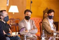 Cargos de Podemos tildan de "error y vergüenza" el rechazo del PSOE a su impuesto a grandes fortunas y le piden valentía