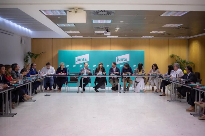 Miembros del Grupo Parlamentario de Junts per Catalunya en una rueda de prensa tras la primera reunión de la nueva ejecutiva de Junts, a 7 de junio de 2022, en Barcelona, Cataluña (España). Durante la reunión, la Ejecutiva de Junts ha decidido sobre los