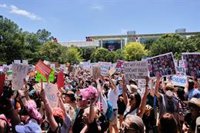 El presidente de Estados Unidos pide al Congreso que actúe para reducir la violencia armada en el país