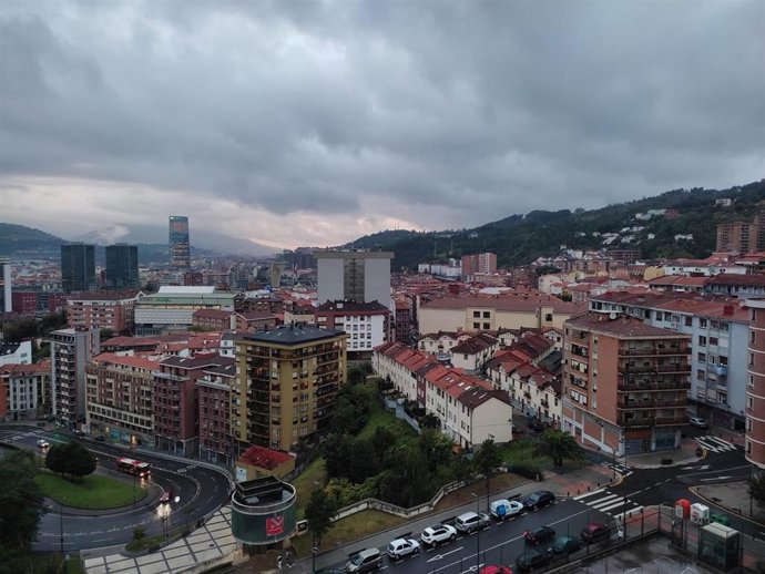 Archivo - Cielos nublados en Euskadi (archivo).