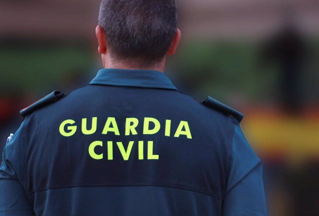 Archivo - Agente de la Guardia Civil en Mallorca.