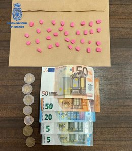 Droga y dinero incautado al joven detenido