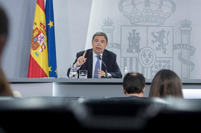 El ministro de Agricultura, Pesca y Alimentación, Luis Planas, comparecen tras la reunión del Consejo de Ministros, en La Moncloa, a 7 de junio de 2022, en Madrid (España).  