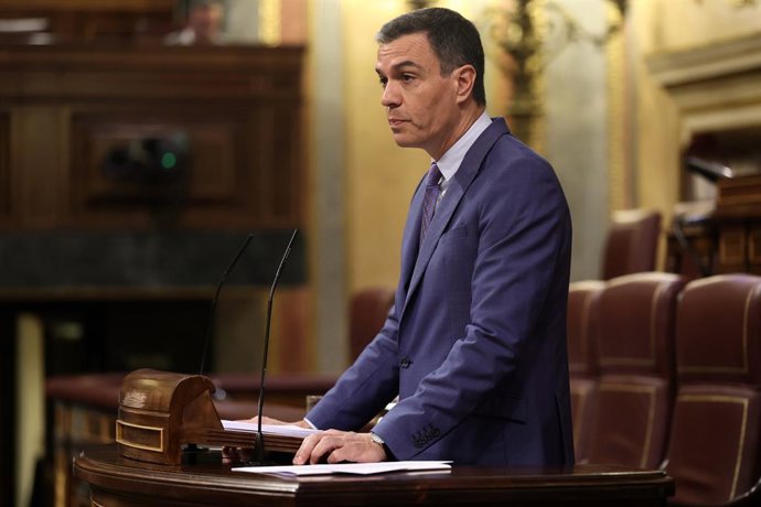 El presidente del Gobierno, Pedro Sánchez, interviene durante una sesión plenaria, en el Congreso de los Diputados, a 8 de junio de 2022, en Madrid (España). El pleno de hoy gira en torno a la votación sobre el fin de la venta de turismos y vehículos co