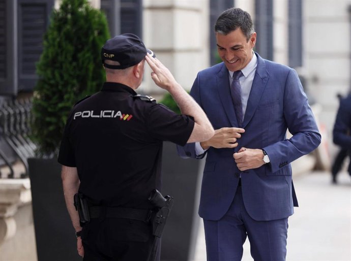 El presidente del Gobierno, Pedro Sánchez, a su llegada a una sesión plenaria, en el Congreso de los Diputados, a 8 de junio de 2022, en Madrid (España).  