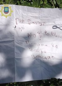 Rescatado en Logroño un perro abandonado en el Parque Felipe VI, con una nota de su dueño diciendo que volvería por él