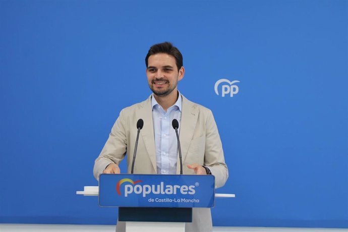 Pp Clm (Cortes De Voz Y Fotografía) Rueda De Prensa De Santiago Serrano