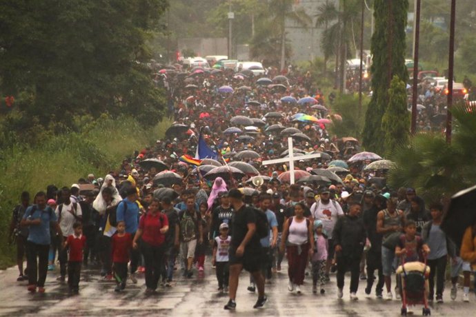 Una caravana de migrantes parte desde la localidad mexicana de Tapachula