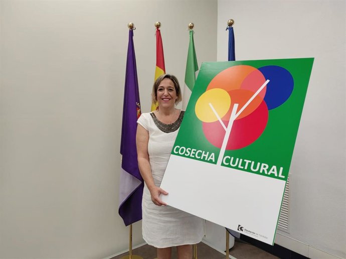La delegada de Cultura en la Diputación de Córdoba, Salud Navajas, en la presentación de 'Cosecha cultural'.