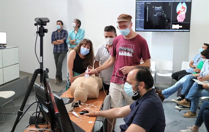 Los alumnos del Máster en Ecografía Clínica de la UNIA en la jornada de simulación ecográfica robótica