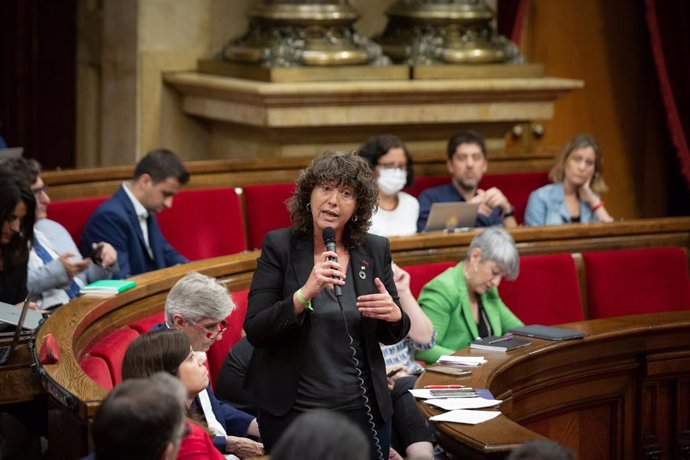 La consellera de Acción Climática, Alimentación y Agenda Rural de la Generalitat, Teresa Jord, en el pleno del 8 de junio de 2022