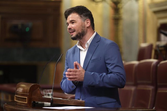 El portavoz de Esquerra Republicana (ERC) en el Congreso, Gabriel Rufián, en una sesión plenaria, en el Congreso de los Diputados, a 8 de junio de 2022, en Madrid (España). El pleno de hoy gira en torno a la votación sobre el fin de la venta de turismos y