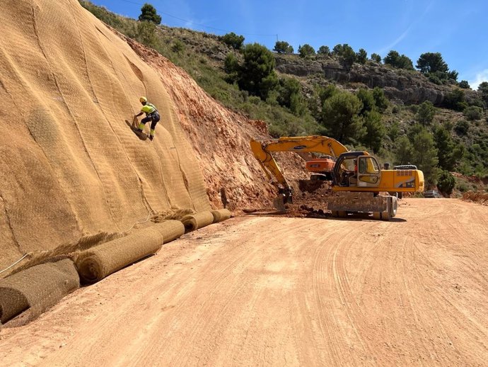 Foto/ La Comunidad Refuerza La Seguridad En La Carretera De El Berro