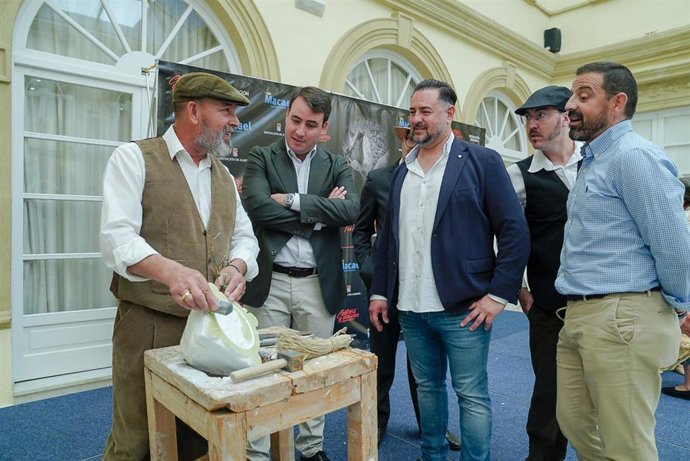 Presentación de 'Canteras y caciques' en Macael (Almería)