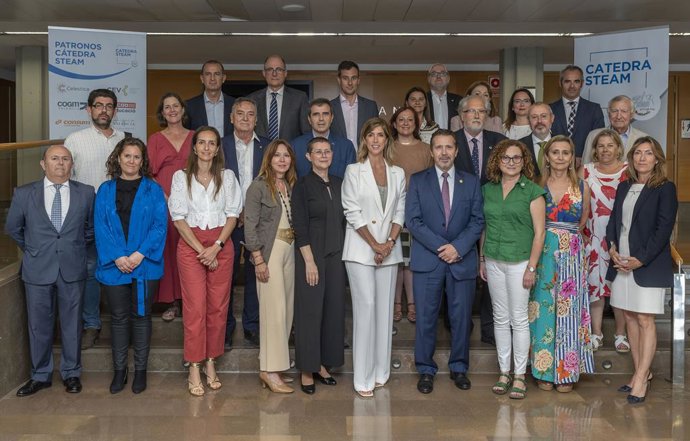 NAIX CTEDRA STEAM PER A POTENCIAR EL TALENT TECNOLGIC EN FEMENÍ