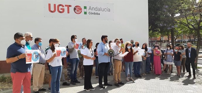 Concentración de UGT en repulsa por la última agresión a una trabajadora de Ayuda a Domicilio en Córdoba.