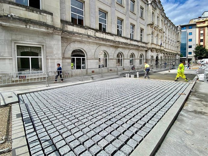 Obras de adoquinado para semipeatonalizar la calle El Mercado