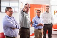 Espadas reitera su "compromiso por la sanidad pública" y un personal sanitario mejor retribuido y con "estabilidad"