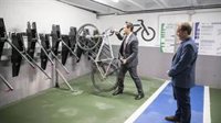 Ermua acoge el primer BiziPark de la red de aparcabicis seguros de Bizkaia