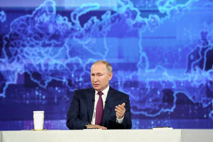 Archivo - HANDOUT - 30 June 2021, Russia, Moscow: Russian President Vladimir Putin speaks during his annual "Direct Line with Vladimir Putin" live call-in show. Photo: -/Kremlin/dpa - ATTENTION: editorial use only and only if the credit mentioned above 