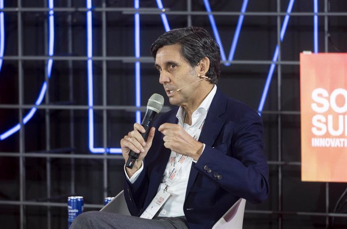 El presidente de Telefónica, José María Álvarez-Pallete, durante una charla en la primera jornada del South Summit Madrid 2022, en La Nave de Madrid, a 8 de junio de 2022, en Madrid (España). 