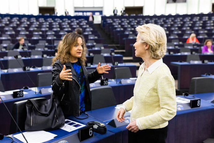 Archivo - 04 May 2022, France, Strasbourg: Ursula von der Leyen (R), President of the European Commission, talks with Iratxe Garcia Perez, member of the Progressive Alliance of Socialists and Democrats (S&D) group, during a plenary session of the Europe