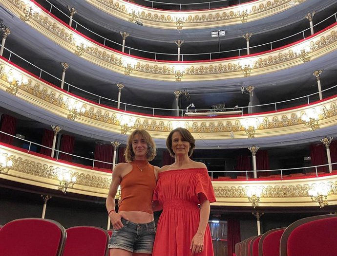 Aitana Sánchez-Gijón y Marta Poveda se meten en el personaje de Elena de Paz en la función teatral 'Malvivir'