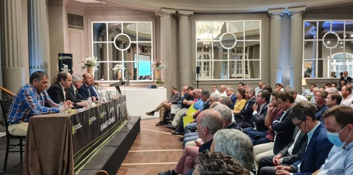 El consejero de Agricultura, Ganadería y Medio Ambiente, Joaquín Olona, en la clausura de la asamblea general ordinaria de la Federación de Cooperativas Agroalimentarias de Aragón