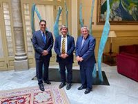 El presidente del Parlament recibe en audiencia al embajador y al cónsul general de Suiza