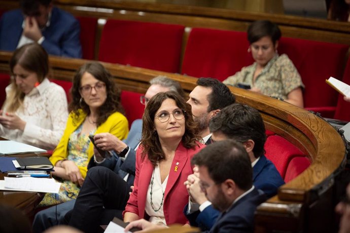 La consellera de la Presidencia de la Generalitat, Laura Vilagr, en una sesión de control, en el Parlament de Cataluña, a 8 de junio de 2022, en Barcelona.