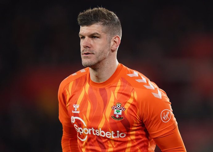 Archivo - FILED - 10 March 2022, United Kingdom, Southampton: Southampton goalkeeper Fraser Forster is pictured during the English Premier League soccer match between Southampton and Newcastle United at St. Mary's Stadium. Tottenham have announced the s