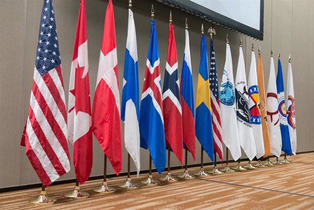 Archivo - Banderas de los países del Consejo Ártico