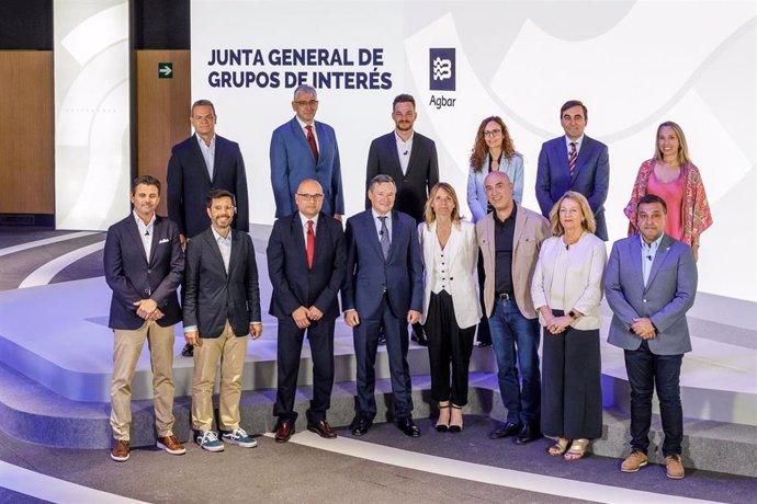 Participantes en la Junta General de Grupos de Interés de Agbar