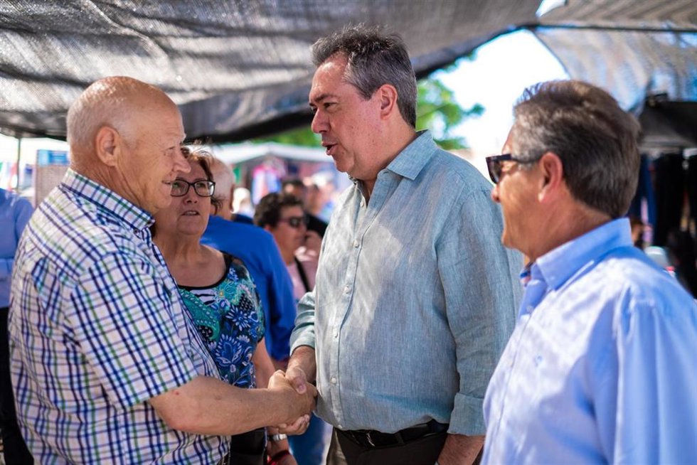 19J.- Espadas se compromete con la "estabilización" del personal de la Junta y acusa a Moreno de "engañar" al colectivo