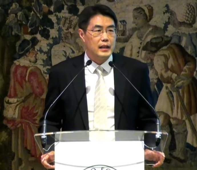 El cónsul general de China en Barcelona, Zhu Jingyang, en la sesión El desarrollo de China y sus relaciones con la Unión Europea organizada por el Círculo de Ecuestre, a 8 de junio de 2022 en Barcelona.