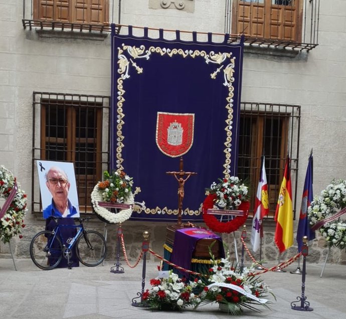 La capilla ardiente de Julio Jiménez se instala en el Palacio Caprotti de Ávila.