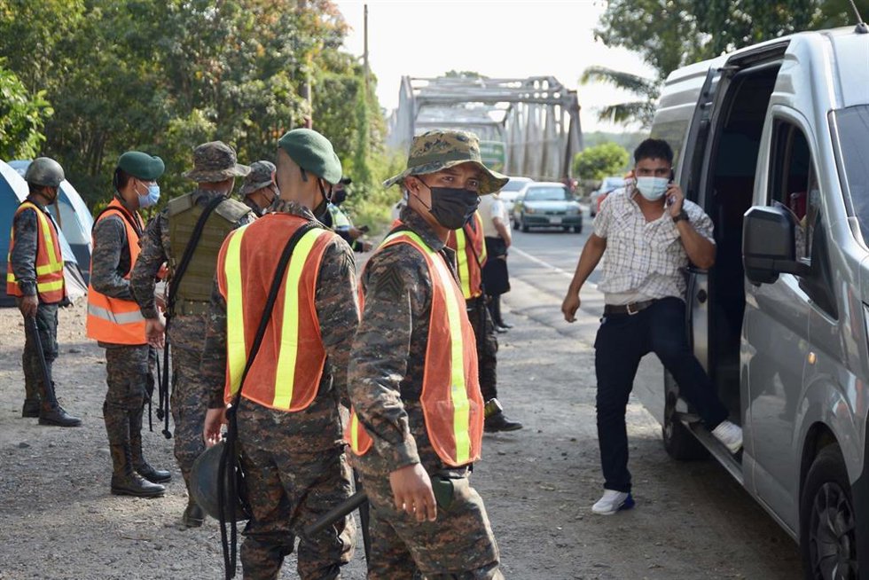 Agentes de seguridad en Pajapita, San Marcos, Guatemala
