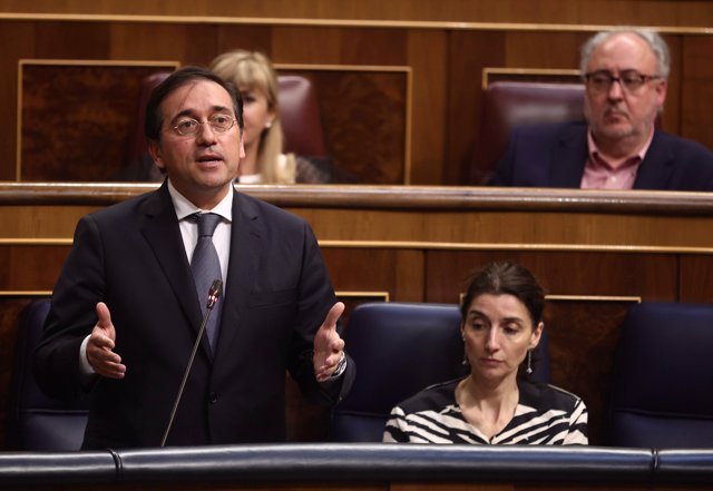 El ministro de Asuntos Exteriores, Unión Europea y Cooperación, José Manuel Albares, interviene en una sesión de control al Gobierno, en el Congreso de los Diputados, a 8 de junio 