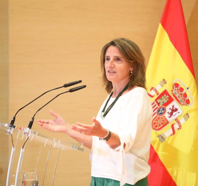 La vicepresidenta tercera y ministra para la Transición Ecológica y el Reto Demográfico, Teresa Ribera, interviene en la entrega de los Premios Nacionales de Energía y Medio Ambiente, en el Salón de actos del complejo Cuzco, a 6 de junio de 2022, en Madri