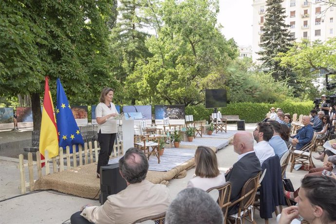 La vicepresidenta y ministra para la Transición Ecológica y el Reto Demográfico, Teresa Ribera, durante el evento de celebración del Día Mundial de los Océanos en el Real Jardín Botánico de Madrid