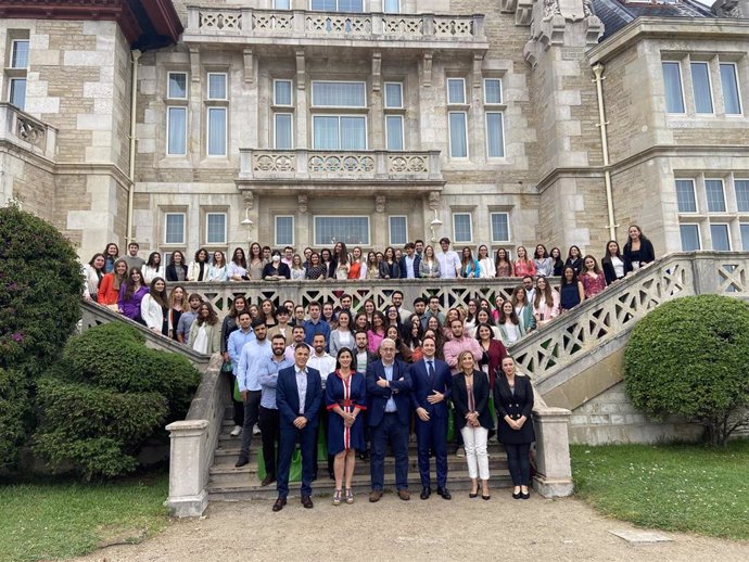 El Colegio de Médicos y el Ayuntamiento de santander dan la bienvenida a los MIR en el Palacio de la Magdalena