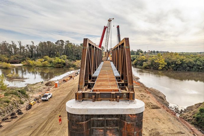 Central Railroad Line Project in Uruguay will improve the connectivity and integration within the interior of the country with its capital, Montevideo.