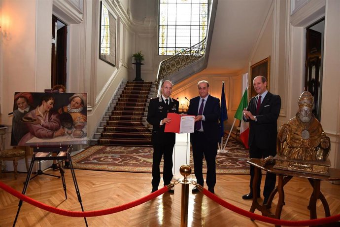 Nota De Prensa: "La Policía Nacional Recupera Dos Piezas De Gran Valor Histórico Del Siglo Xvii Sustraídas En Italia"