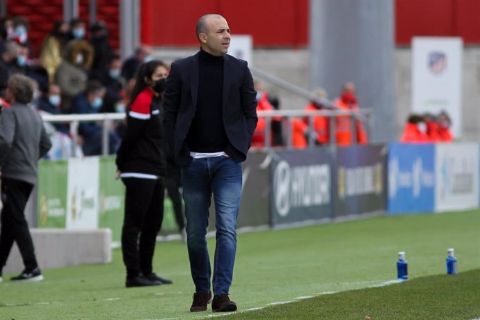 Archivo - Jose Luis Sánchez Vera, en su etapa como entrenador del Atlético de Madrid