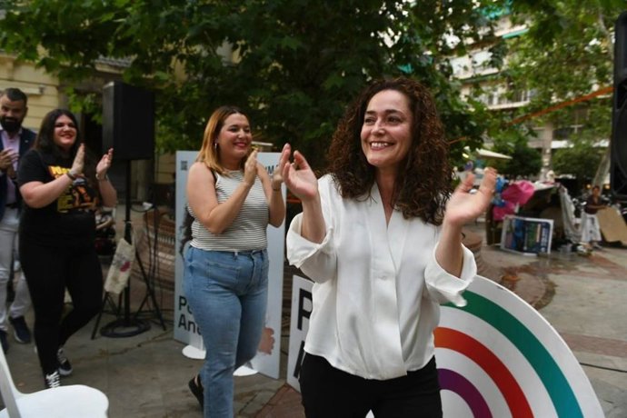 La candidata de Por Andalucía a la Presidencia de la Junta, Inma Nieto, acompañada de la secretaria de Estado de Igualdad y contra la violencia de género, Ángela Rodríguez.