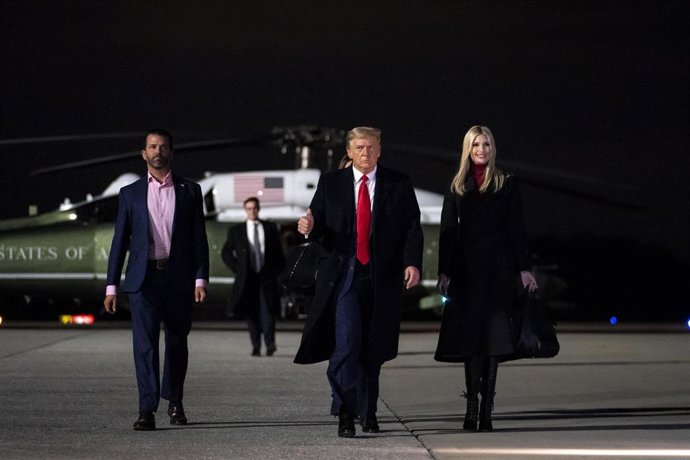 Donald Trump Jr, el expresidente Donald Trump, e Ivanka Trump.