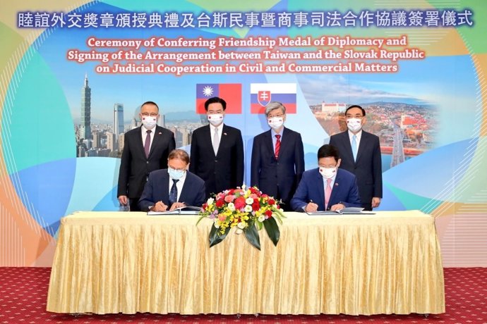 Firma del acuerdo entre Eslovaquia y Taiwán