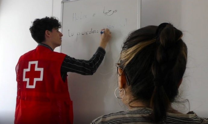 Un voluntario de Cruz Roja