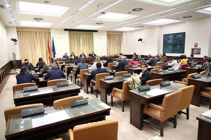 Archivo - Sesión de una Comisión de Industria, Comercio y Turismo del Congreso, en una imagen de archivo