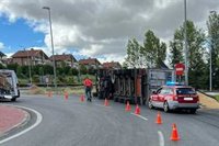 Un herido leve tras volcar su camión a la altura de Itaroa